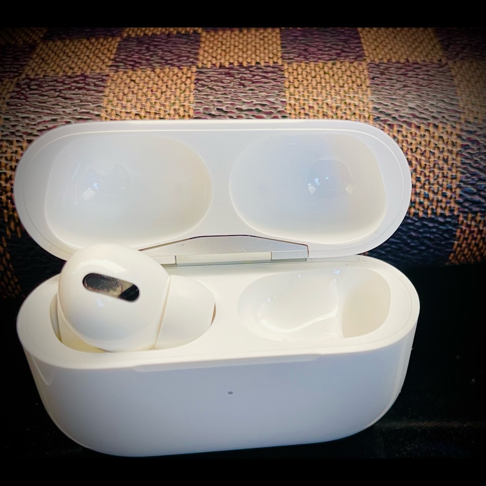 Great condition Apple AirPod pro. Lost the right ear but left ear works perfect.